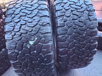 Selling (2) tires LT305/55r20 bfgoodrich all terrain ko2