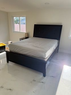 Solid wood queen bed
