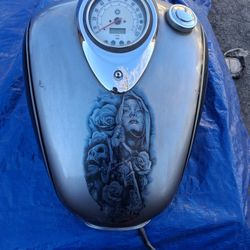 2003 Yamaha v star eleven hundred star Gas tank was center console