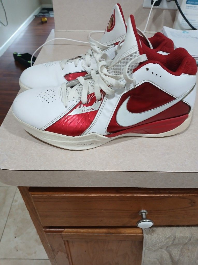 Nike Tennis Shoes Size 10