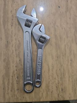 Adjustable wrench set