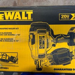 Dewalt New Kit 15 Coil Roofing Nailer , Battery And Charger 