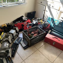4 Family Huge yard Sale Takes Up 3 Houses Sat 11 Sun12