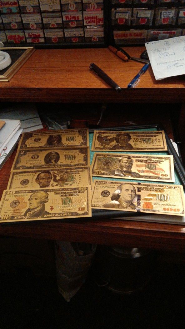 Set Of Seven Beautiful Commemorative Golden Notes