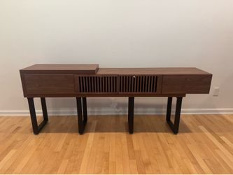 Entertainment center / table