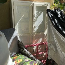 Free Very sturdy 3 Shelf Clean And Free