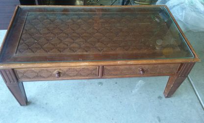 Ashley table with cristal nice condition