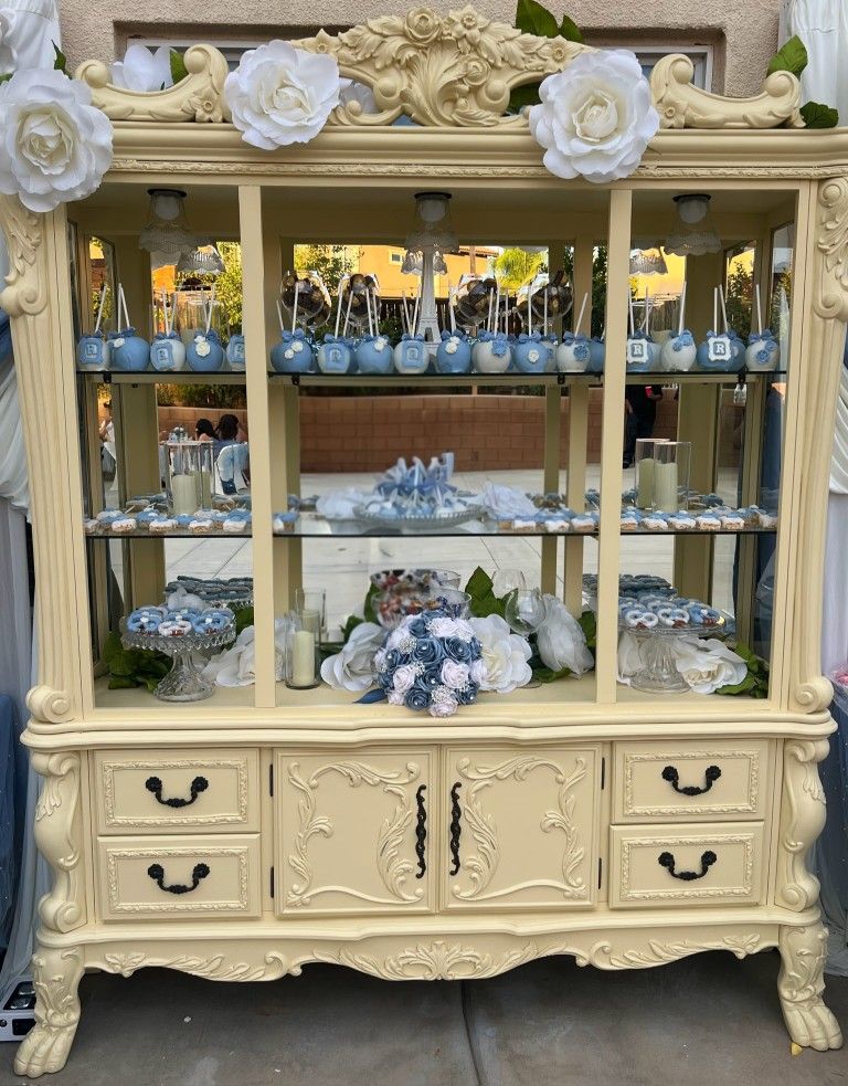 Beautiful Antique Style China Hutch