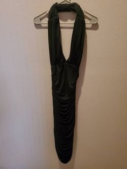 Black Evening Gown

Tags cut off, probably a size 2-4

Length: 45"