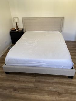 Queen Sized Alcorn Upholstered Platform Bed for Sale in Cardiff CA OfferUp