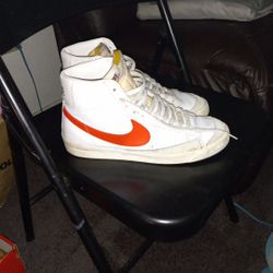 Men's Nikes Size 10