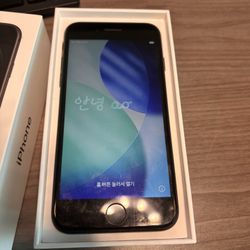 Apple iPhone SE 2020 (2nd Gen) 64GB Black (Unlocked) A2275.  Very Good Condition