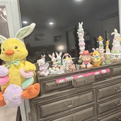 Over 20 assorted decorative items – colorful Easter-themed display.”