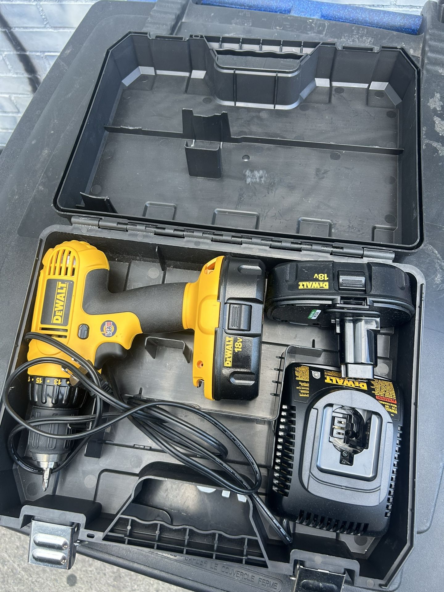 18v DEWALT WIRELESS DRILL