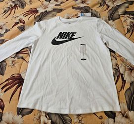Nike Women's Long Sleeve Shirt New With Tags