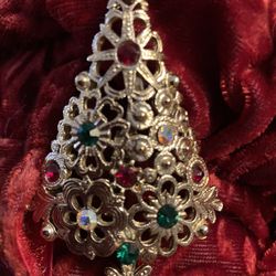 Vintage Signed “TANCER II” Lacey Design 