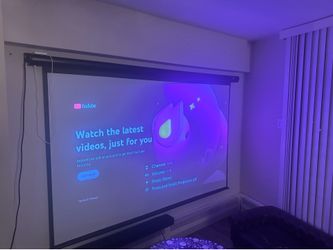 Excellent condition projector + screen