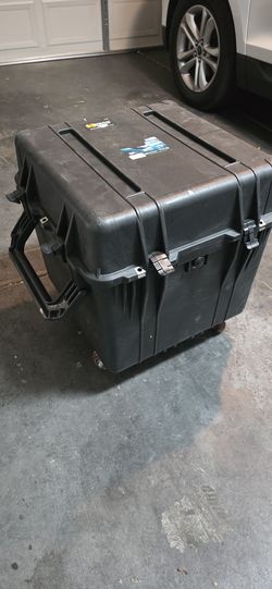 Pelican 0350 Cube Case with wheels