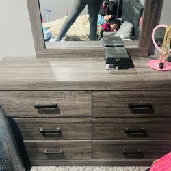 Dresser With Mirror And Nightstand