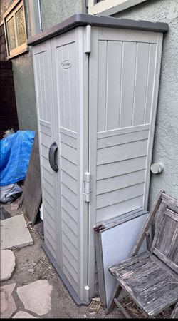 Suncast Outdoor storage unit, good condition with shelves, Price is firm