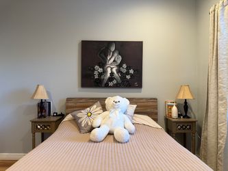 2 bedside table and lamps