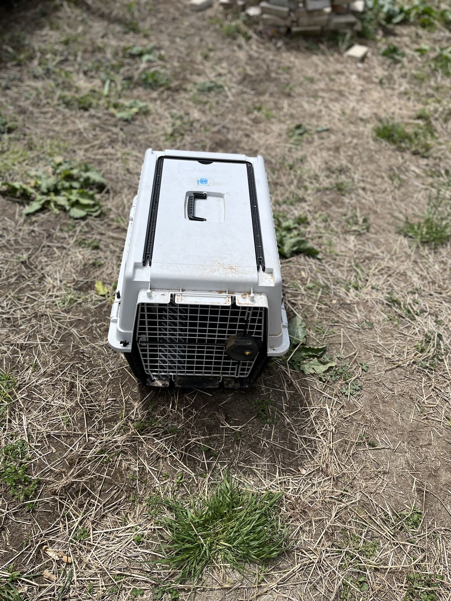 Pet cage (like new)