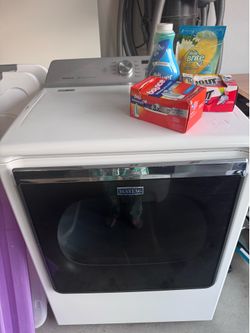 Maytag Bravos Extra Large Gas Dryer: Excellent Condition