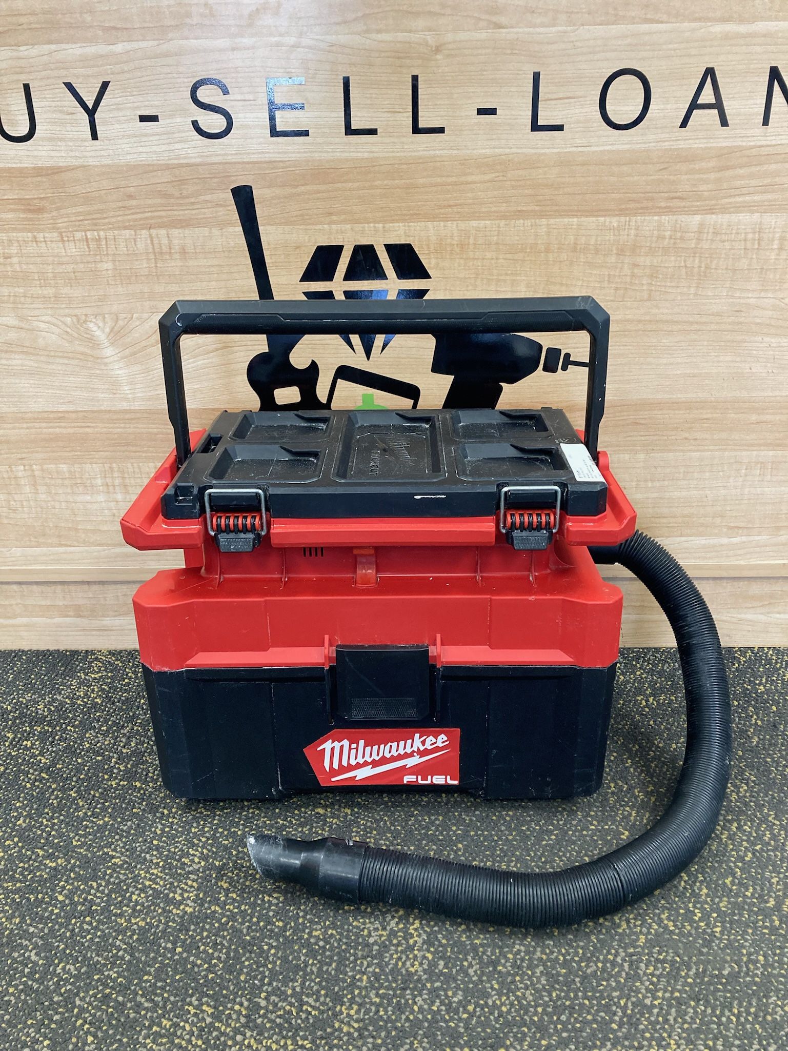 Milwaukee 0970-20 M18 Fuel 18V PACKOUT 2.5 Gallon Wet/Dry Vacuum