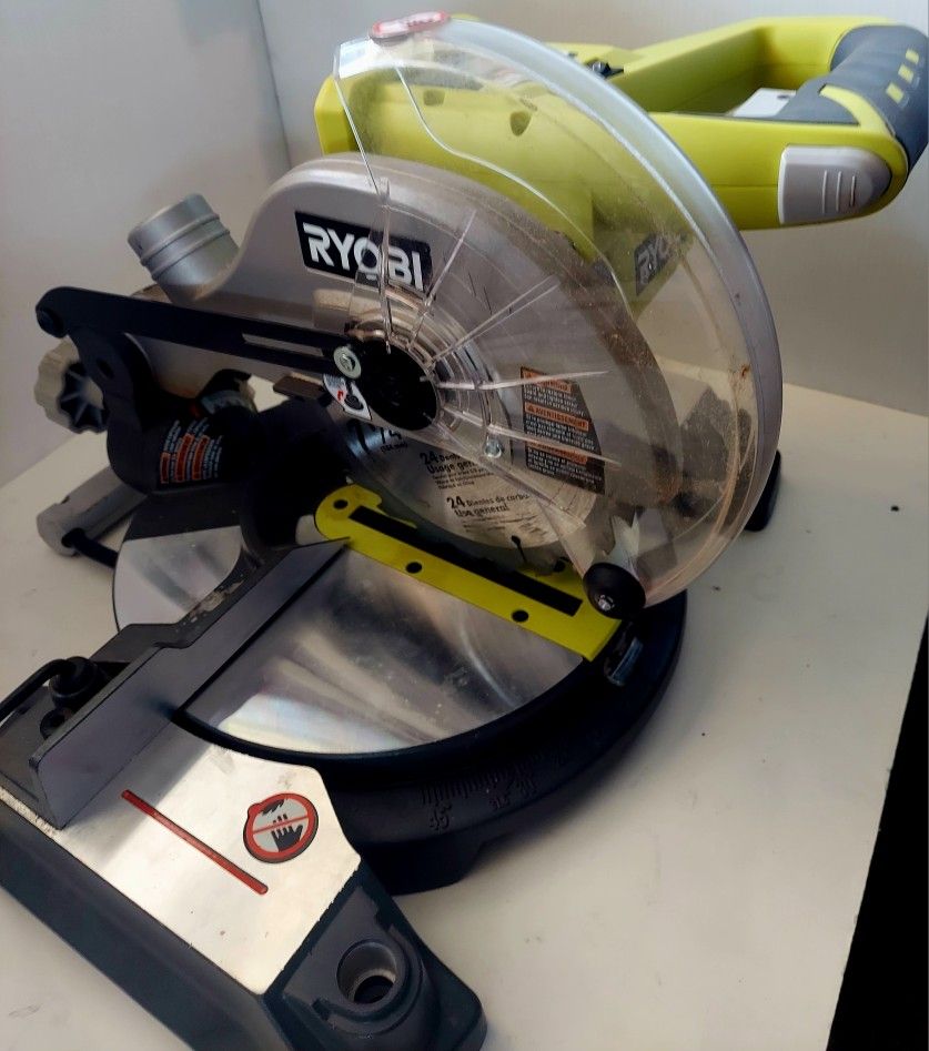 RYOBI ONE+ 18V Cordless 7-1/4 in. Compound Miter Saw