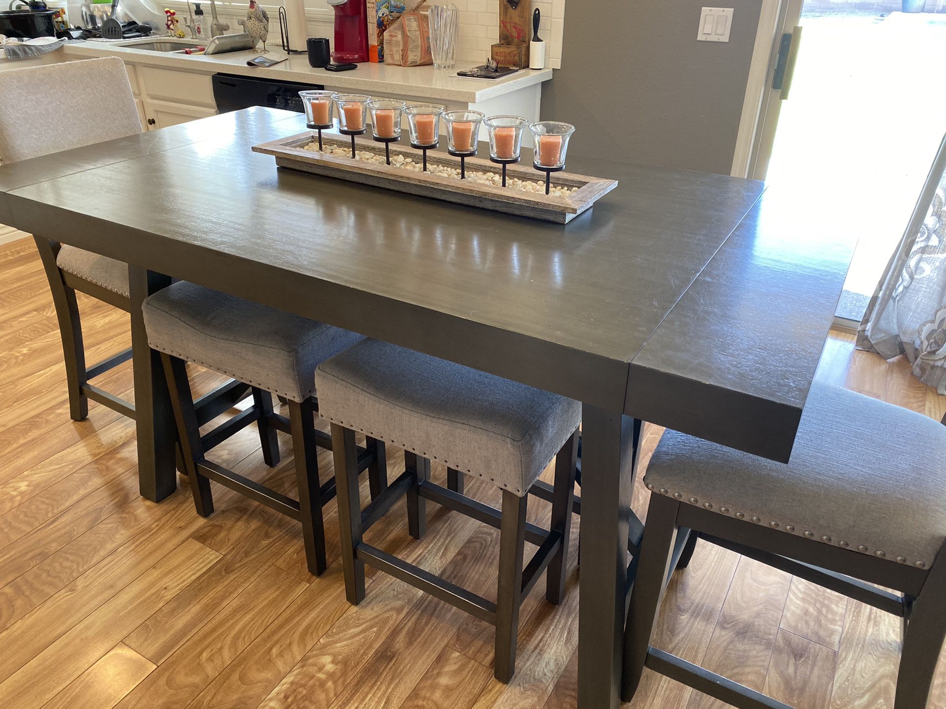 Kitchen table w/chairs and stools