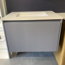 30” Floating Vanity w/ Quartz Top & Soft-Close Drawer 