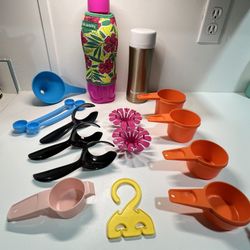 Tupperware Kitchen Lot 16 pieces 