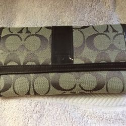 Coach Wallet - Unused - Traditional Coach Pattern