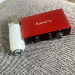 Focusrite Scarlett Solo + Mic + XLR Cable