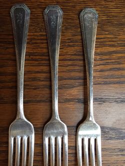Antique 1835 R Wallace silver plate 7” forks