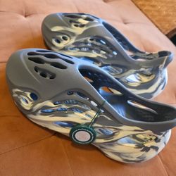 Yeezy Foam RNNR MXT, Moon Gray, Size 8