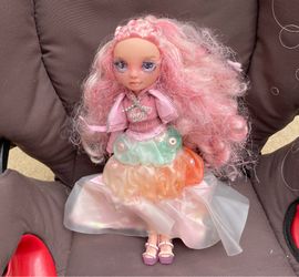 Rare Rainbow High Winter Wonderland Bella Parker 11-inch Fashion Doll.