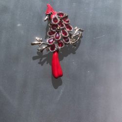 Brooch 