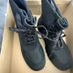 Woman THE UGG LUG $100 