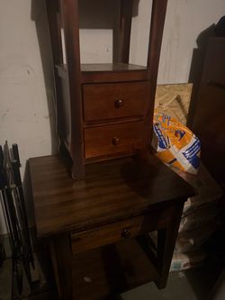 2 small nightstands