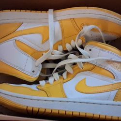 Jordan's Mids Size 7