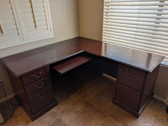 Corner desk