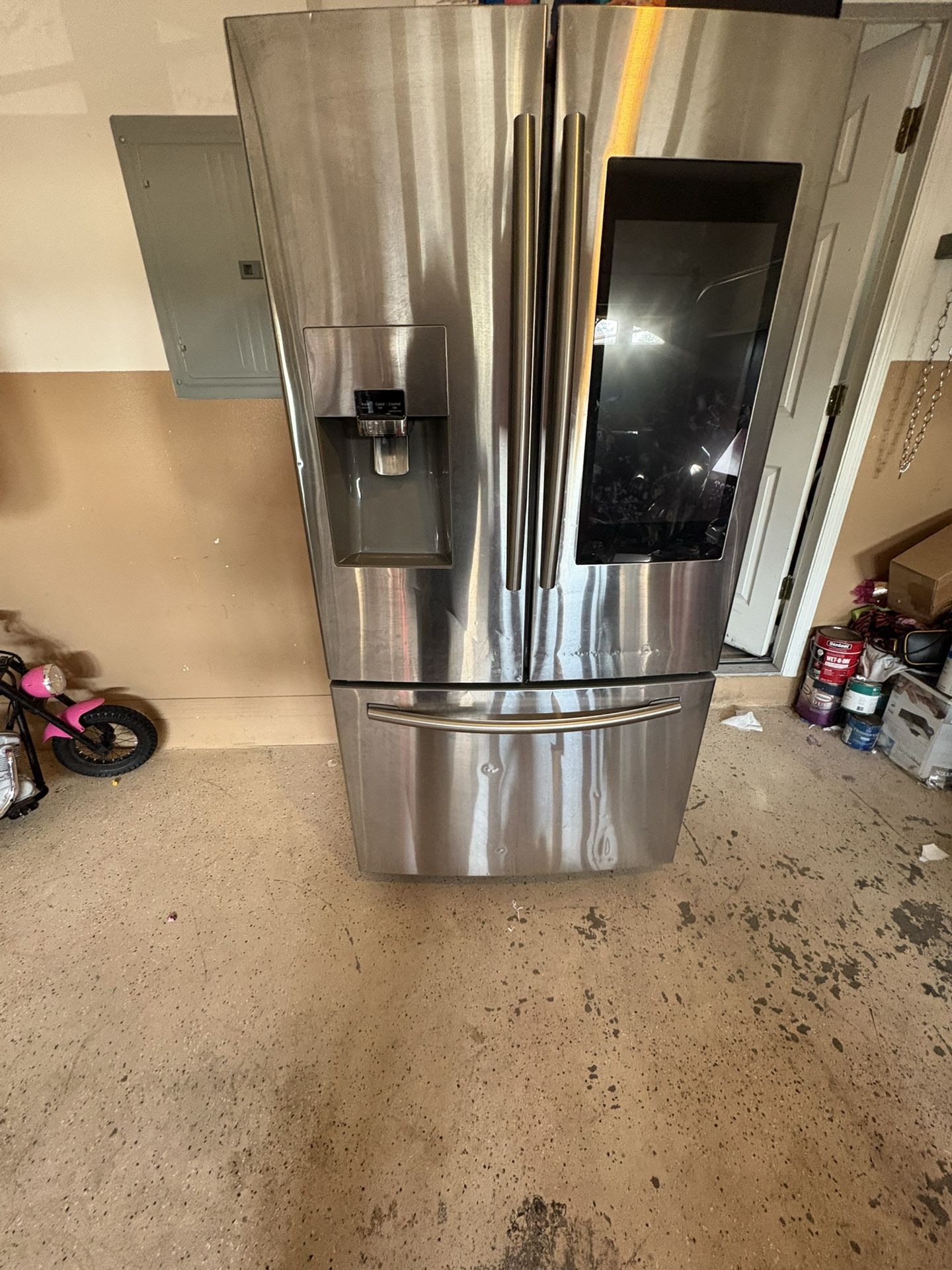 Samsung Smart Refrigerator – Touch Screen Family Hub – Stainless Steel – $600 OBO