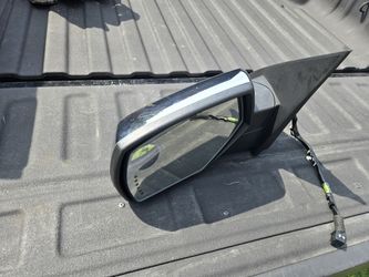 2016 CHEVY SILVERADO / GMC SIERRA DRIVER SIDE MIRROR