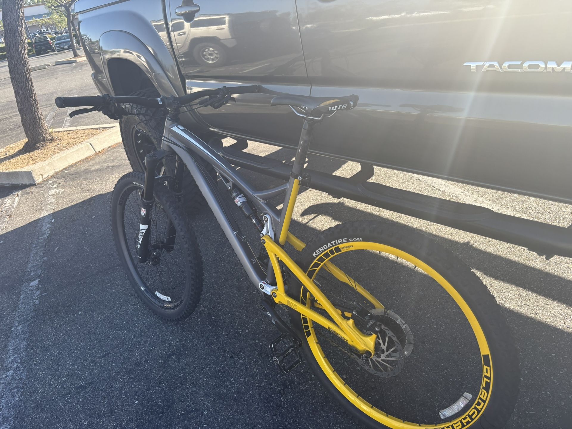 Full Suspension Diamondback Level Link Large Frame 29 Wheels