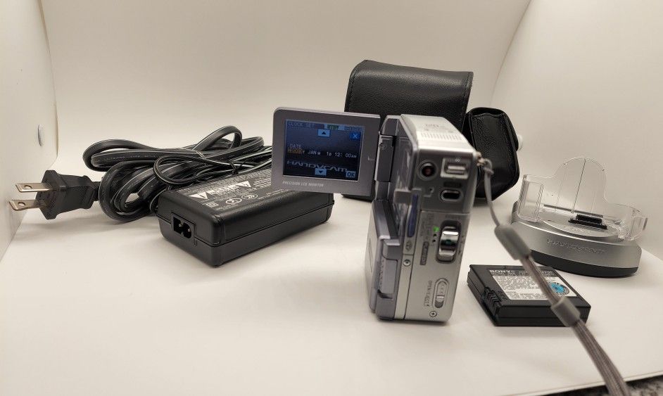 Sony Handycam DCR-IP1 NTSC MicroMV Camcorder w/Battery, Charger Memory case. See pictures here as these are everything you will receive.