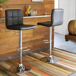 SET OF 2 Black Faux Leather C hrome Swivel Bar Stool