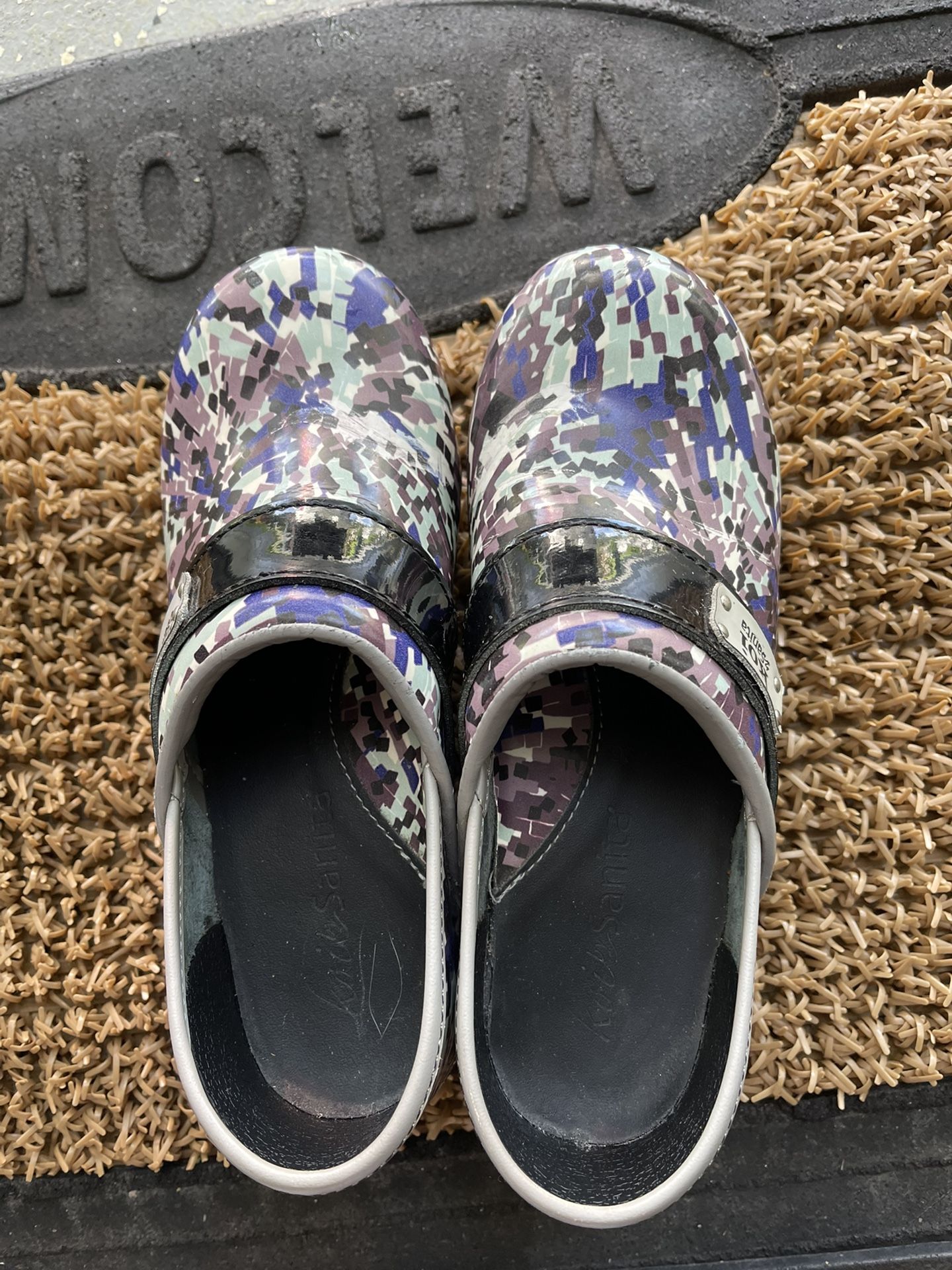 Koi Nursing Shoes Size 36