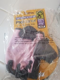 Woman's fitness gloves