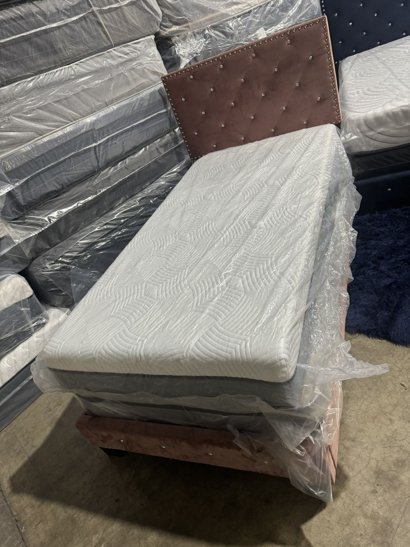 New Twin Bed Wht Matres For $259